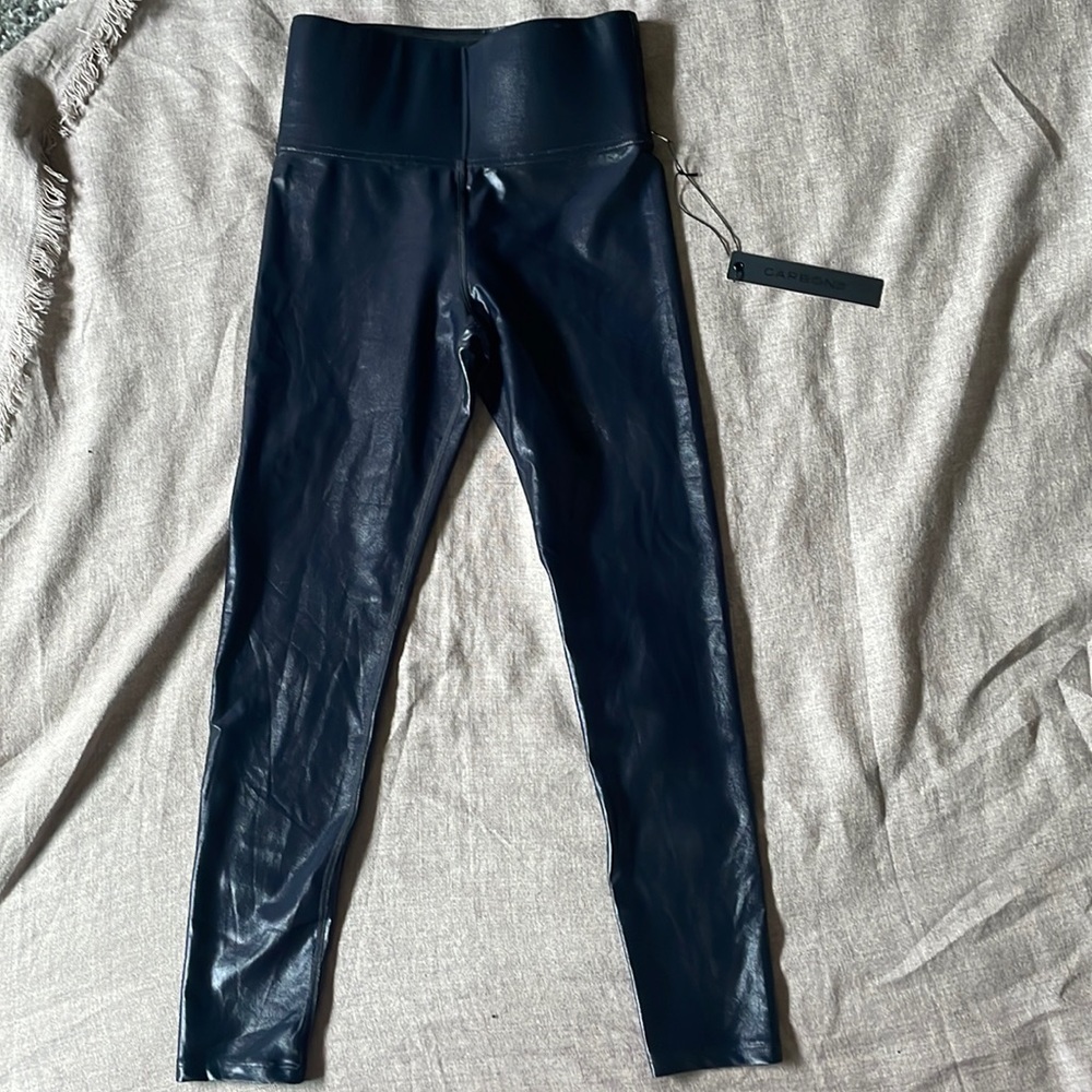 The High Rise 7/8 Legging in Takara Shine from Carbon38. Size Medium